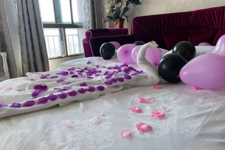 Bedroom 5, Yingjiang Fortune Theme Hotel, Dehong Dai and Jingpo