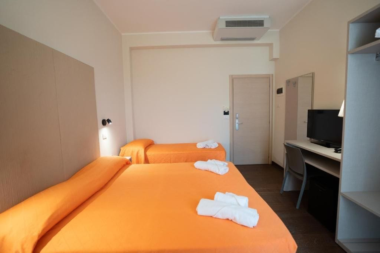 Bedroom 2, Hotel Estense, Rimini