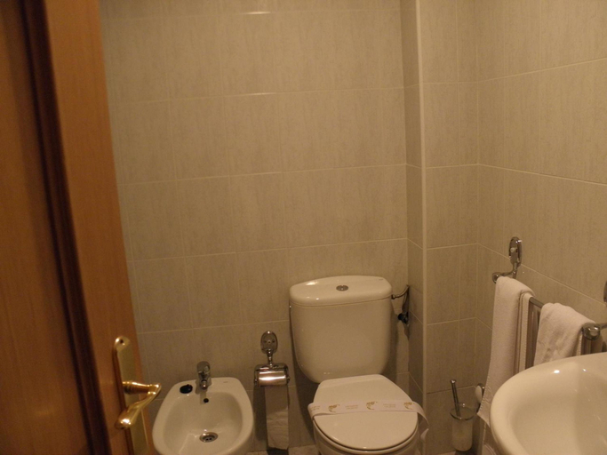Bathroom 3, Hotel La Mora, León
