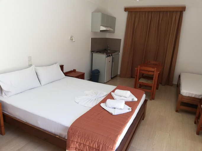 Room 2, Karmi Studios & Apartments, Crete