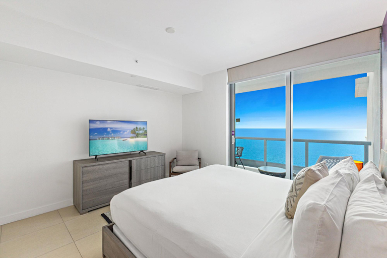 Room 2, Dharma Home Suites Miami At Monte Carlo, Miami-Dade