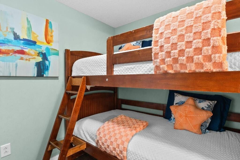 Bedroom 3, Majestic, Bay