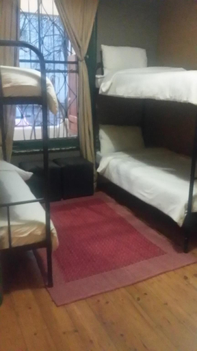 General view 3, Stumble Inn Backpackers Lodge, Cape Winelands