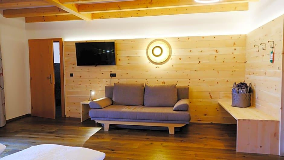 Public Area 3, Berghotel Schopfenhof, Bolzano