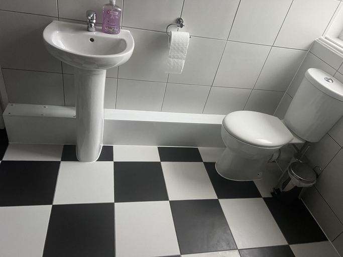 Bathroom 4, Station Hotel, Norfolk