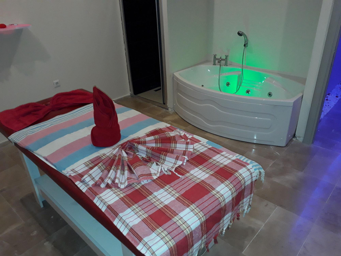 Bathroom 5, Elits Suits, Tuzla