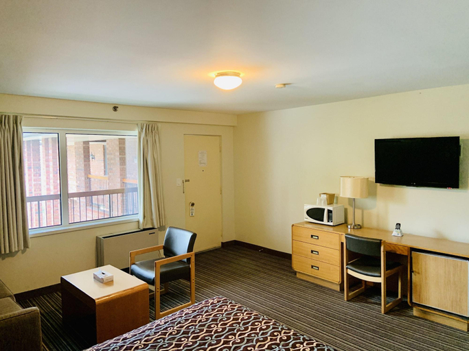 Room 4, Green Acres Motel, Peel