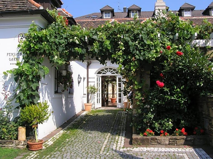 Exterior & Views 2, Hotel-Pension Landhaus Fuhrgassl-Huber, Wien
