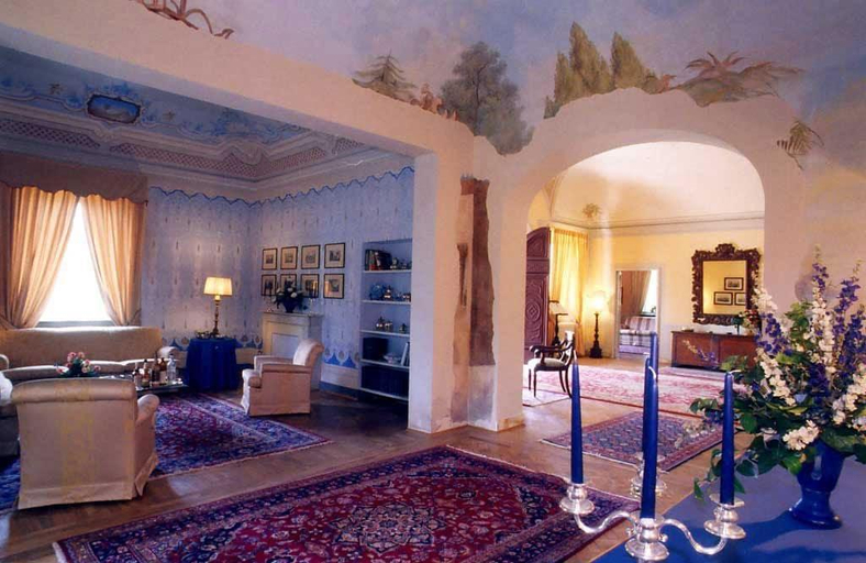 Public Area, Villa Alta, Pisa
