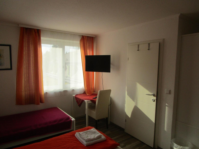 Bedroom 2, Gasthaus Schwarzer Adler, Tulln