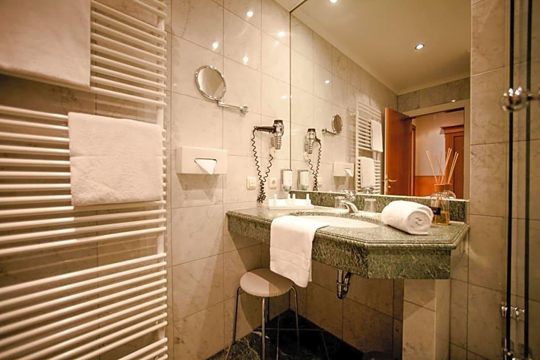 Bathroom 5, Schlosshotel Grunwald, München