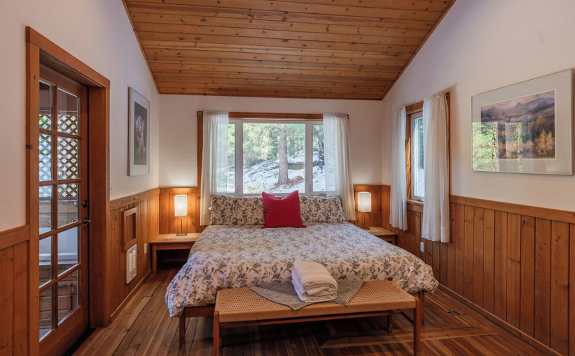 Room 2, Green Springs Inn & Cabins, Jackson