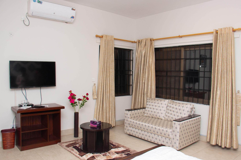 Room 3, Livin Hub Guest House, Islamabad