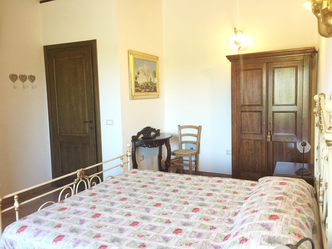 Bedroom 2, Bed & Breakfast Podere La Pace, Livorno