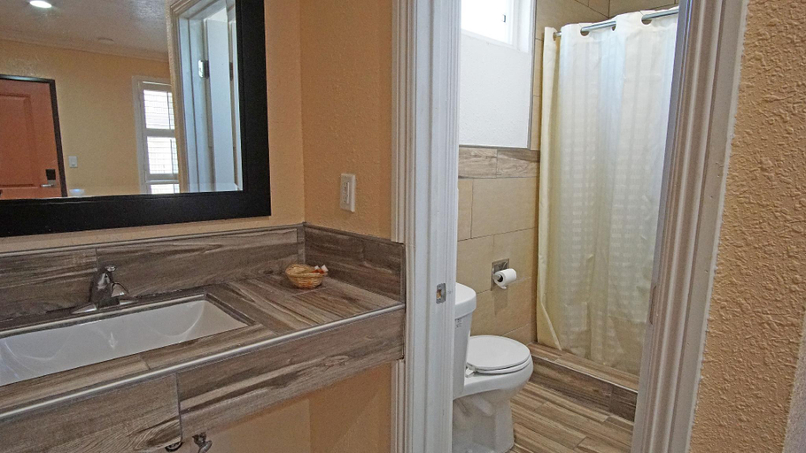 Bathroom 5, Rosa Bell Motel Los Angeles, Los Angeles