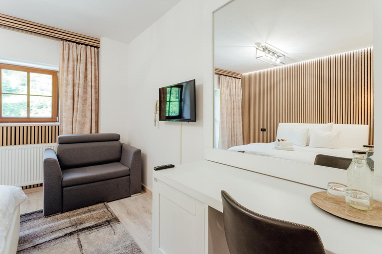Room 2, Marlene, Cadca