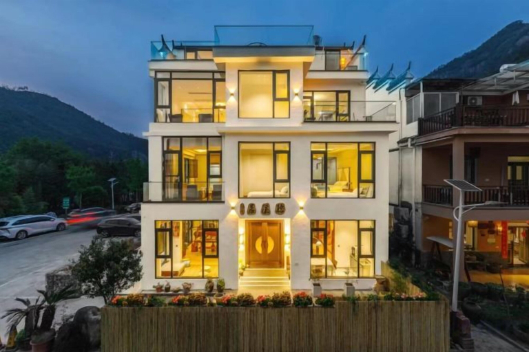 Exterior & Views