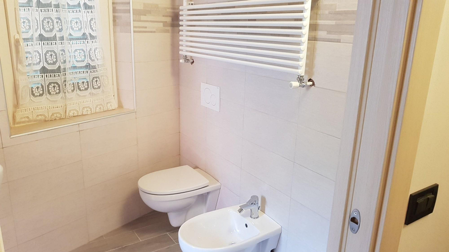 Bathroom 5, Vento Di Grecale, La Spezia