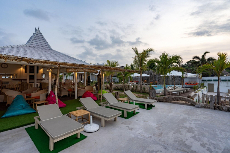 Sports and Entertainment 2, Paus Putih Hotel Lembongan, Klungkung