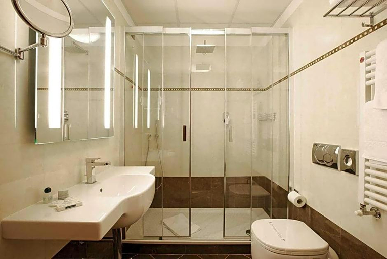 Bathroom 5, Hotel Iris, Genova