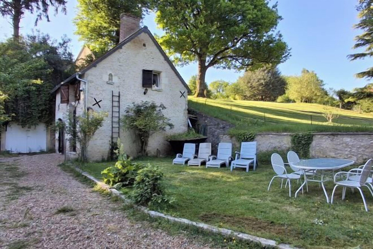 Outdoor dining, The melody of the forest, 5 minutes from Chenonceau Castle, Indre-et-Loire