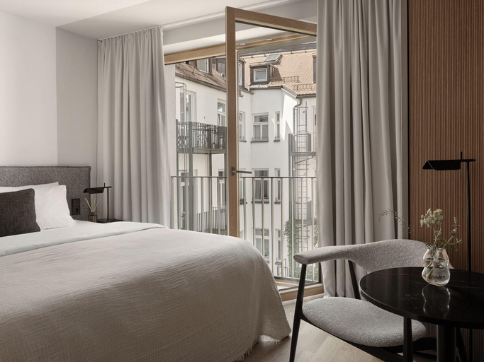 Bedroom 4, Bob W Munich Old Town, München