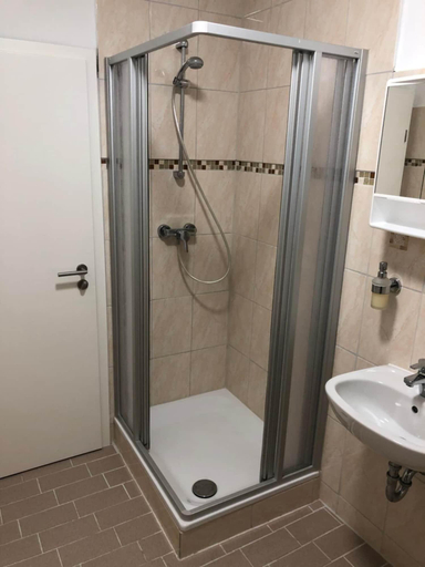 Bathroom 5, M&M Hotel – Harburg, Hamburg