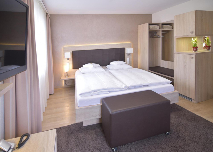 Bedroom 2, Hotel - Restaurant Hirsch, Enzkreis