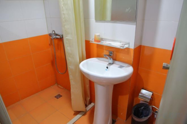 Bathroom 4, Chaolv 98 Hostel (Shanghai University), Shanghai