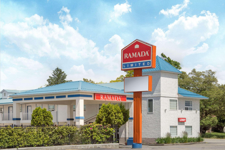 General view 3, Ramada Limited Grand Forks, Kootenay Boundary