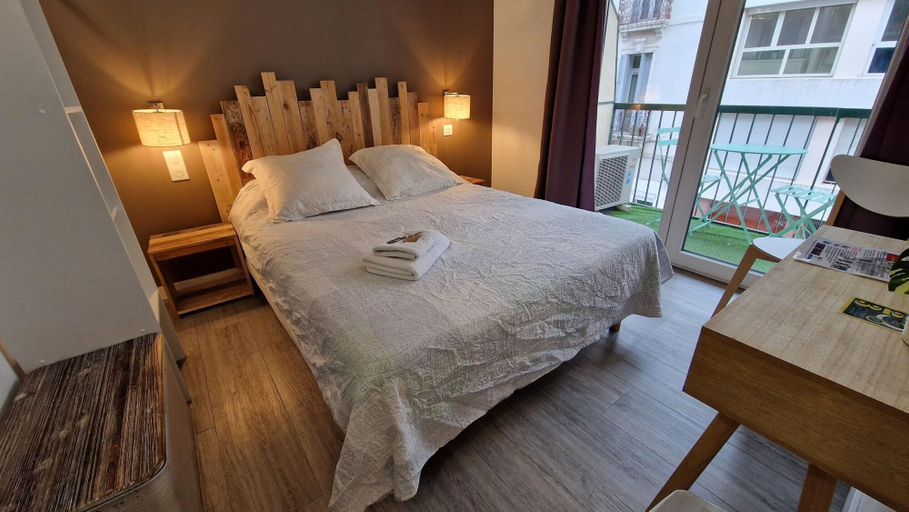 Room 5, Ha Tel Au Vala Ry, Hérault