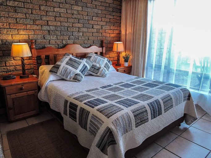 Room 5, Amzee Bokmakierie Guest House, Eden