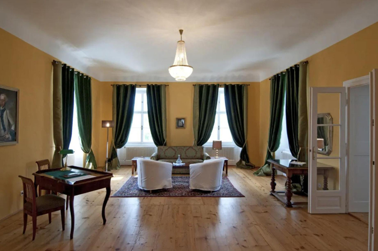 Exterior & Views 2, Schlosshotel Mailberg, Hollabrunn