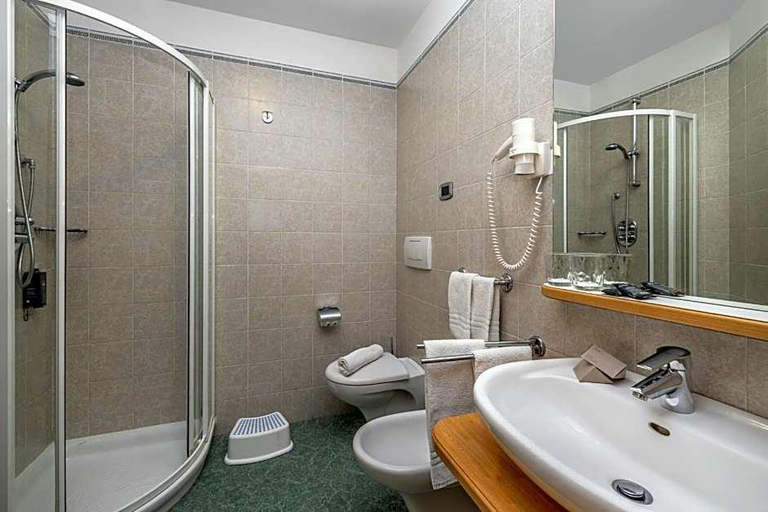 Bathroom 4, Adriana, Trento
