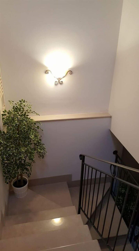 Lobby 2, Agata, L'Aquila