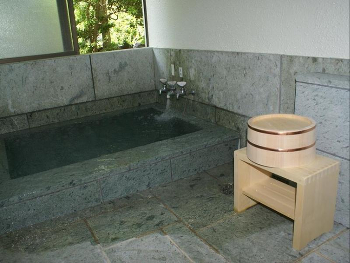 Bathroom 3, Le Nessa Jyogasaki, Itō