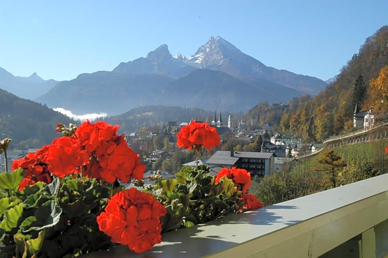Public Area 3, Krone, Berchtesgadener Land