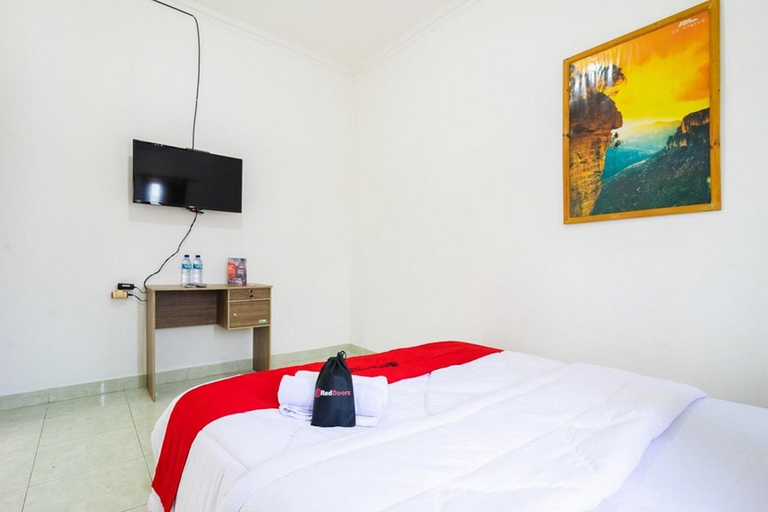 Room 5, Formerly RedDoorz near Universitas Pamulang, South Tangerang