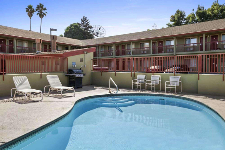 Pool 2, SureStay Hotel by Best Western King City, Monterey