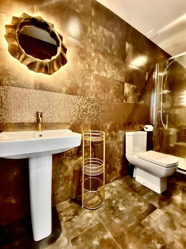 Bathroom 4, The Cherry Tree Inn B&b, Oxfordshire