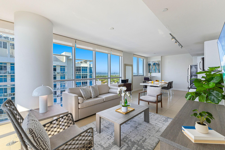 Room 5, Dharma Home Suites Miami At Monte Carlo, Miami-Dade