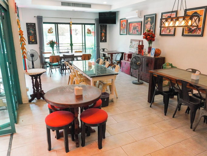 Food & Drinks 5, Pony Topview, Hua Hin