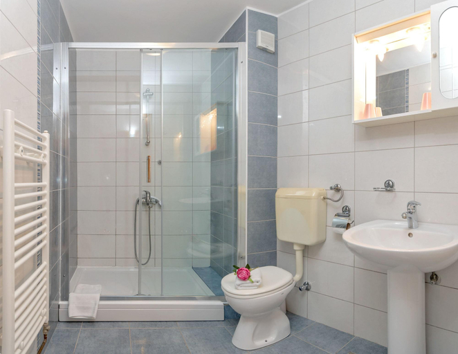 Bathroom 4, Putnik Apartments, Baška Voda