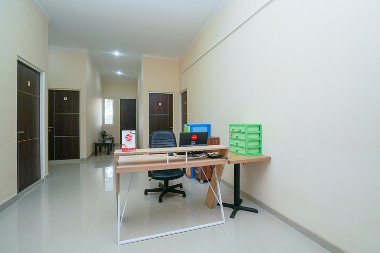 Lobby 3, Oyo 1957 Riverside Residence, Surabaya