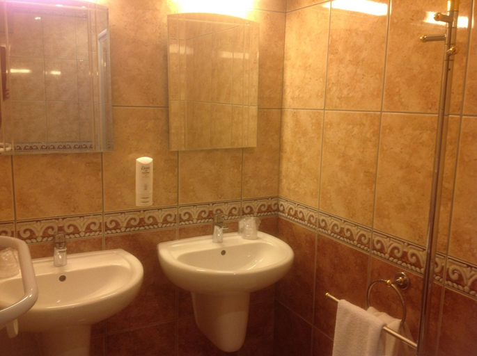 Bathroom 4, Hotel Le Pole Europeen, Luxembourg