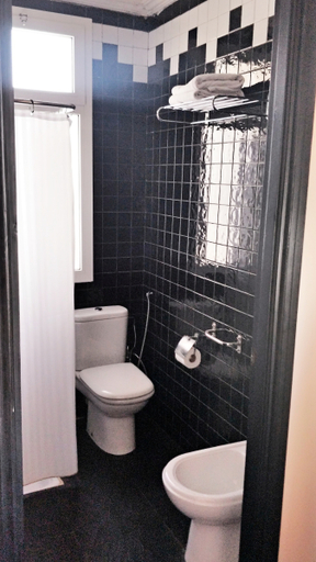 Bathroom 4, Hotel Texuda, Rabat