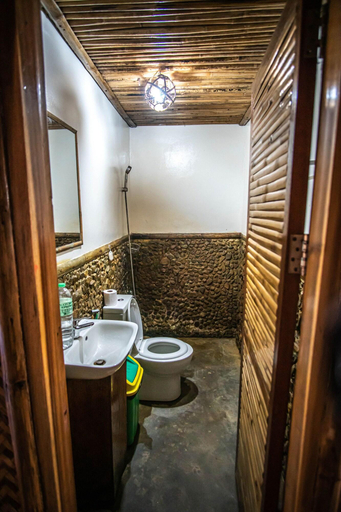 Bathroom 5, Mad Monkey Hostel Nacpan Beach - Adults Only, El Nido
