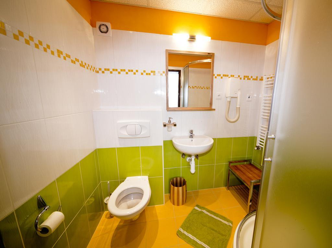 Bathroom 4, Hostel Sklep, Praha 1