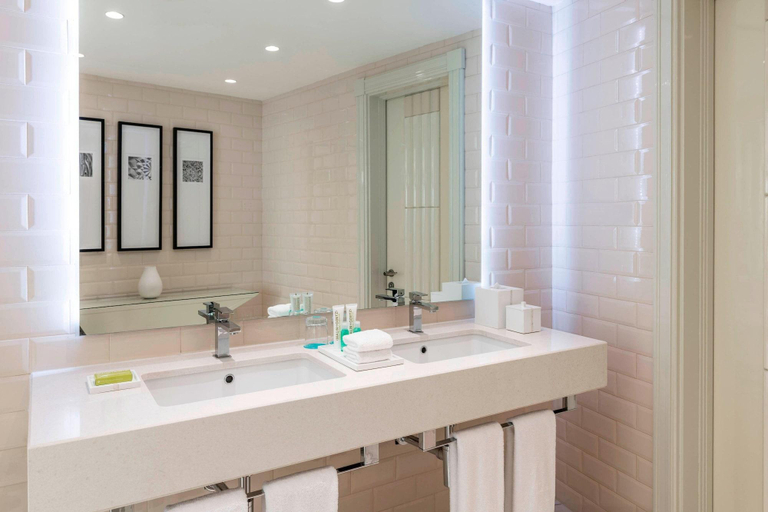 Bathroom 4, Le Royal Meridien Beach Resort & Spa, Dubai