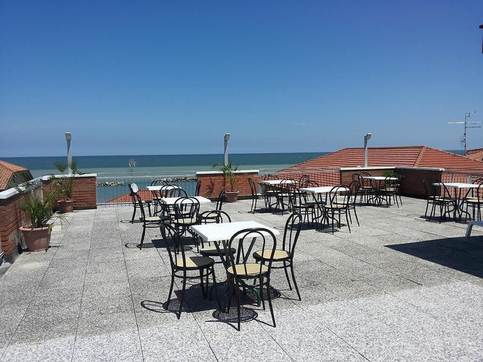 Others 3, Hotel Jolanda, Rimini